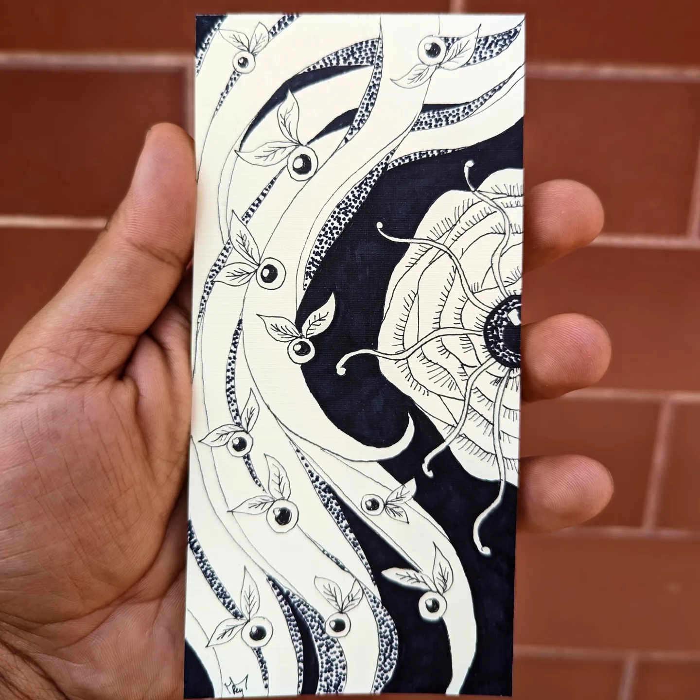 Estudio en tinta de flores con ojos