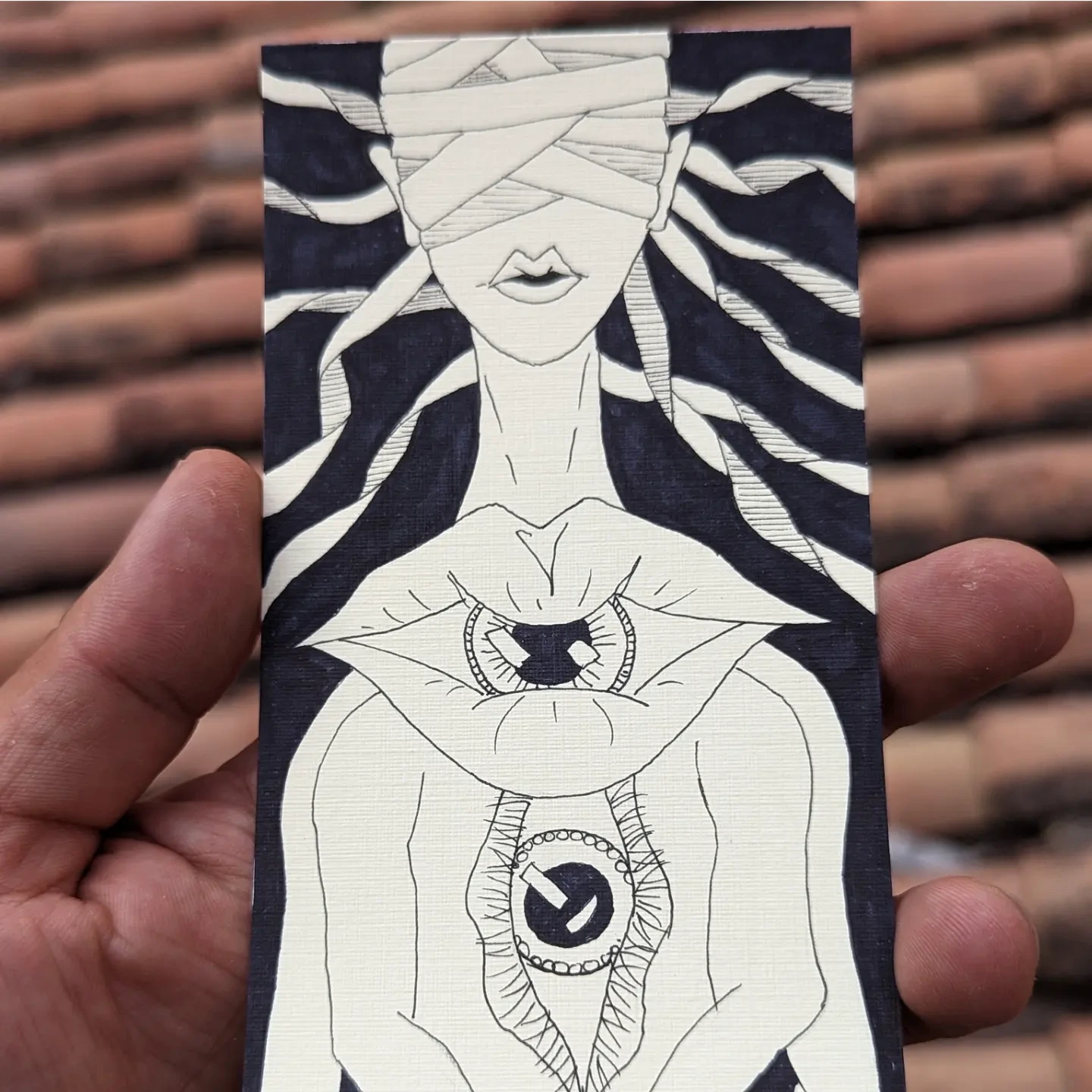 Estudio en tinta de una figura con los ojos vendados